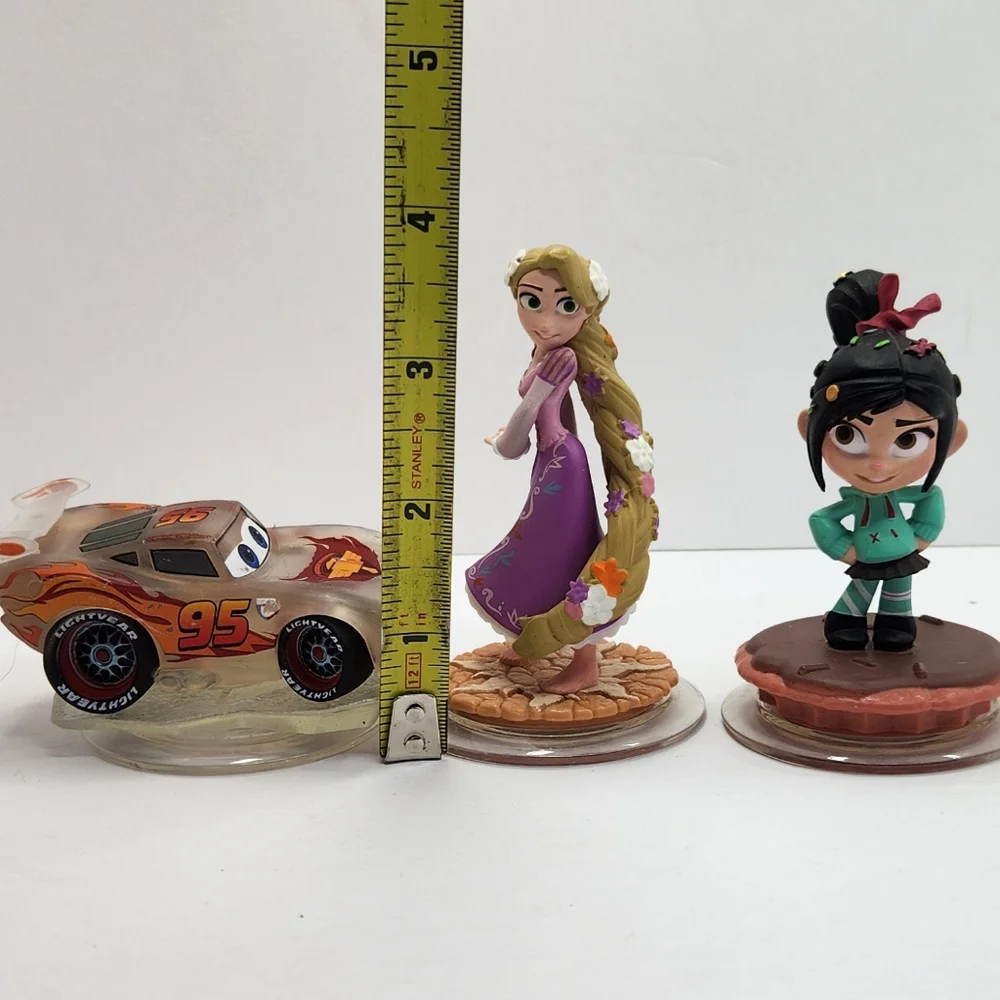 Disney Infinity 1.0 2.0 Lot Of 6 Characters  and Extras